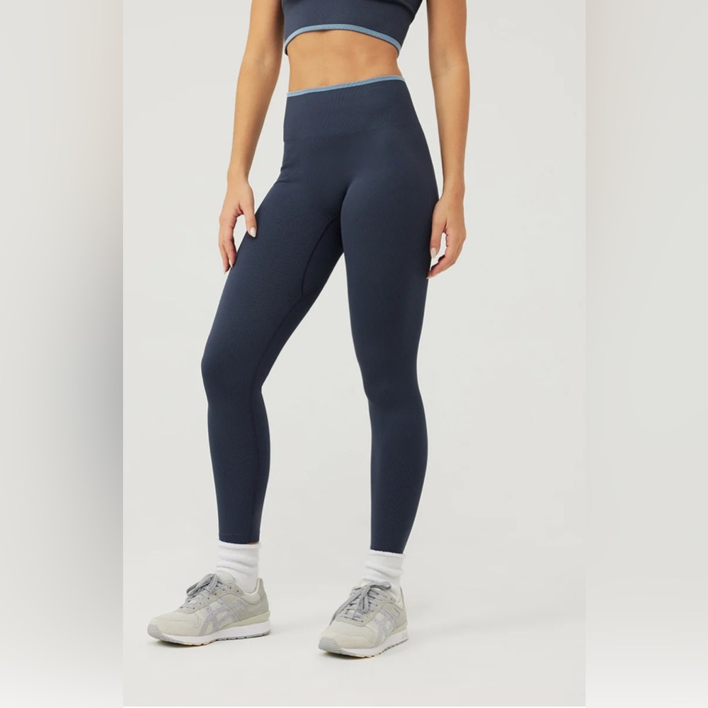 Outdoor Voices - Women’s Leggings in Blue/Navy Ribbed